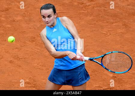 Roma, Italia. 8 maggio 2024. Clara Burel di Francia in azione durante la partita contro Naomi Osaka degli Stati Uniti d'America al torneo di tennis internazionali BNL d'Italia 2024 al foro Italico di Roma l'8 maggio 2024. Naomi Osaka ha battuto in finale Clara Burel 7-6, 6-1. Crediti: Insidefoto di andrea staccioli/Alamy Live News Foto Stock