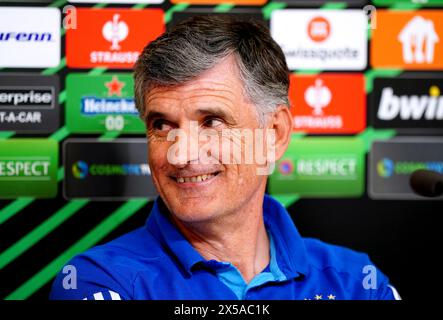 Il manager dell'Olympiakos Jose Luis Mendilibar durante una conferenza stampa allo stadio Georgios Karaiskakis di Atene. Data foto: Mercoledì 8 maggio 2024. Foto Stock