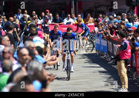 Lucca, Italia. 8 maggio 2024. Tappa 5 - Genova-fortuna - giro d'Italia 2024 durante la 5a tappa - Genova-Lucca, giro d'Italia a Lucca, Italia, 08 maggio 2024 credito: Agenzia fotografica indipendente/Alamy Live News Foto Stock