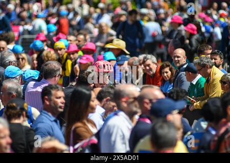 Lucca, Italia. 8 maggio 2024. Tappa 5 - Genova-fortuna - giro d'Italia 2024 durante la 5a tappa - Genova-Lucca, giro d'Italia a Lucca, Italia, 08 maggio 2024 credito: Agenzia fotografica indipendente/Alamy Live News Foto Stock