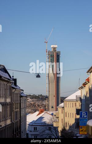 gothenburg, Svezia - 04 febbraio 2023: Costruzione di un alto edificio Karlatornet. Telaio in calcestruzzo parzialmente coperto da finestre. Nessuna persona visibile. Traditi Foto Stock