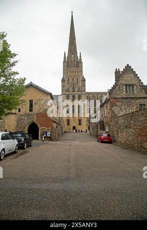 Cathedral Close, Norwich, Inghilterra, aprile 2024, vista sulla cattedrale di Norwich. Foto Stock