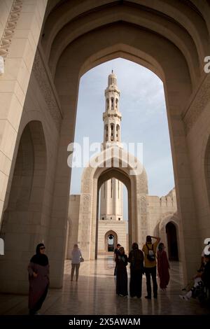 grande moschea del sultano minareto qaboos mascate oman medio oriente Foto Stock
