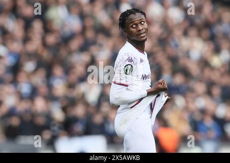 Brugge, Belgio. 8 maggio 2024. Christian Kouame della Fiorentina reagisce durante una partita di calcio tra il belga Club Brugge KV e l'italiano ACF Fiorentina, mercoledì 08 maggio 2024, la tappa di ritorno della semifinale della competizione UEFA Conference League. BELGA PHOTO BRUNO FAHY credito: Belga News Agency/Alamy Live News Foto Stock