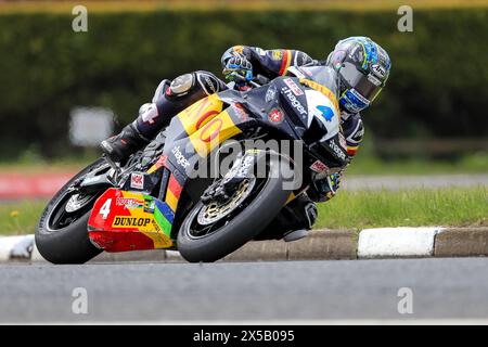 Portrush, Antrim, Irlanda del Nord. 8 maggio 2024. North West 200 Practice; Ian Hutchinson (Milenco di Padgetts Motorcycles Honda) durante le prove di Supersport Credit: Action Plus Sports/Alamy Live News Foto Stock