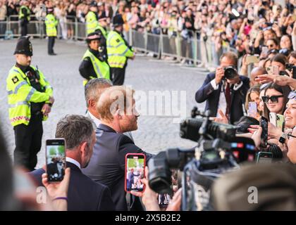 Londra, Regno Unito. 8 maggio 2024. Il Principe Harry, il Duca del Sussex, esce dopo aver partecipato alla celebrazione del 10° anniversario e al servizio di ringraziamento nella Cattedrale di St Paul a Londra per gli Invictus Games. Crediti: Imageplotter/Alamy Live News Foto Stock