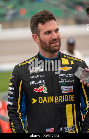 Corey Lajoie sale in pista dopo un lungo ritardo di pioggia per l'Advent Health 400 a Kansas City, KS, USA. (Immagine di credito: © Logan T Arce Action Sports Photography, Inc/Cal Sport Media) Foto Stock