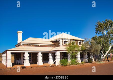 Il tribunale storico, ora museo, nella storica città fantasma di Cossack, un tempo importante porto, sulla remota costa di Pilbara, nell'Australia Occidentale Foto Stock