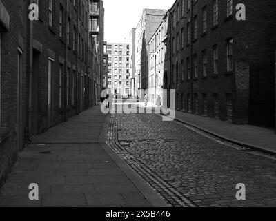 28-04-24 MANCHESTER. Murray Street, nel quartiere Ancoats della città. Un'area di ex cotonifici e magazzini ristrutturati. Foto Stock