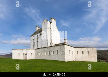 Il castello di Corgarff è un remoto castello scozzese con un muro perimetrale a forma di stella nelle Cairngorms Highlands, Aberdeenshire, Scozia. Foto Stock