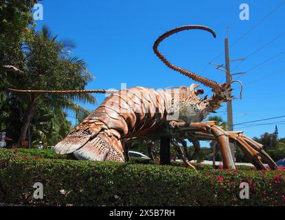 Betsy the Giant Lobster in mostra presso il negozio turistico Rain Barrel di Islamorada, Florida, USA, 15 aprile 2024 Foto Stock