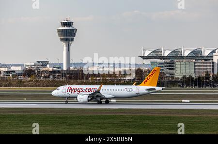 Pegasus Airlines Ein Airbus A320-251N von Pegasus Airlines con von der Südbahn des Flughafen München. Immatrikulation des Airbus A320neo TC-NCV. München, Deutschland, 06.04.2023 *** Pegasus Airlines un Airbus A320 251N di Pegasus Airlines decolla dalla pista sud dell'aeroporto di Monaco registrazione dell'Airbus A320neo TC NCV Monaco di Baviera, Germania, 06 04 2023 Foto Stock