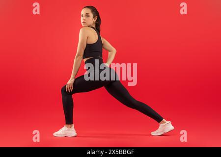 Bra Top e leggings da donna in nero hanno l'allenamento Foto Stock