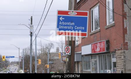 Indicazioni stradali nella città di Guelph Ontario - GUELPH, CANADA - 13 APRILE 2024 Foto Stock