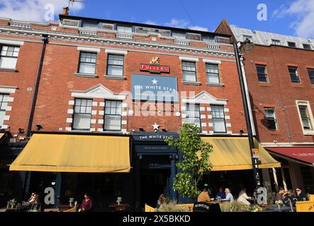 Fuller's White Star Line pub, ristorante e hotel in Oxford Street a Southampton, prende il nome dalla linea di navigazione che gestiva lo sfortunato Titanic. Foto Stock