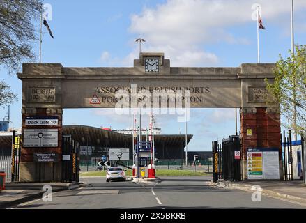 Ingresso al Mayflower Terminal sul Southampton Docks, dove molte navi da crociera internazionali iniziano e terminano i loro viaggi, nell'Hampshire, Regno Unito Foto Stock