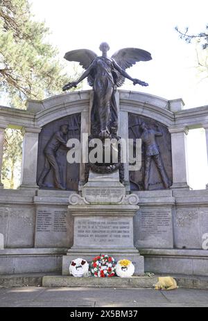 Titanic Engineers Memorial, inaugurato nel 1914, commemorando gli ingegneri a bordo della nave, tutti morti, incluso Thomas Andrews, capo progettista. Foto Stock
