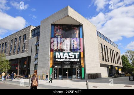 MAST Mayflower Studios, il principale teatro di produzione di Southampton e un centro culturale multi-arte per tutta la comunità, sopra Bar Street, Regno Unito Foto Stock