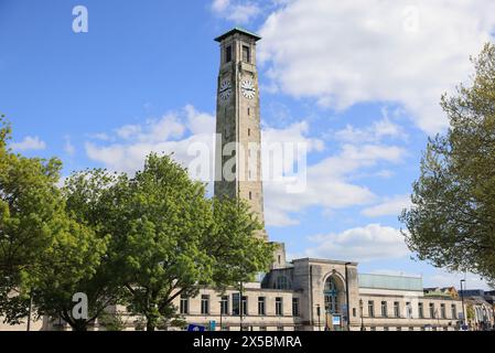 Torre dell'orologio vittoriana nel Civic Centre, progettata in stile classico dall'architetto inglese Ernest Berry Webber nel 1929, a Southampton, Regno Unito Foto Stock