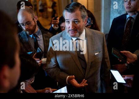 Washington, Stati Uniti. 8 maggio 2024. Il Sen. Ted Cruz, R-TX, parla alla stampa dopo i pranzi settimanali al Senato presso il Campidoglio degli Stati Uniti a Washington, DC, mercoledì 8 maggio 2024. Foto di Bonnie Cash/UPI credito: UPI/Alamy Live News Foto Stock