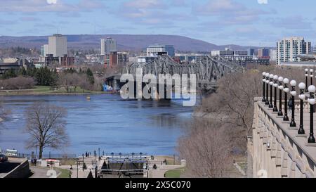 Alexandra Bridge a Ottawa Vista da Parliament Hill - OTTAWA, CANADA - 16 APRILE 2024 Foto Stock