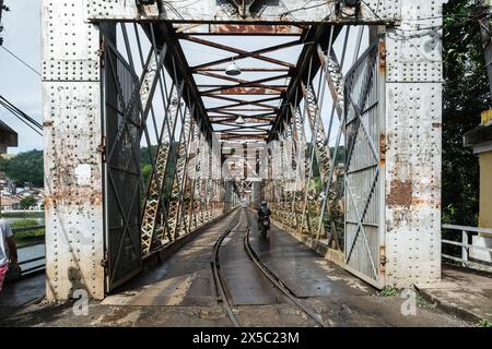 Cachoeira, Bahia, Brasile - 10 agosto 2019: Vista dello storico ponte di ferro Dom Pedro II nella città di Cachoeira, Bahia. Foto Stock