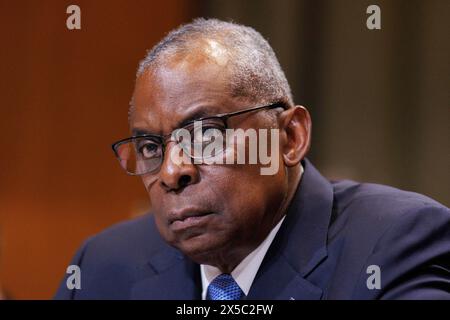 (240508) -- WASHINGTON, 8 maggio 2024 (Xinhua) -- il segretario alla difesa degli Stati Uniti Lloyd Austin testimonia dinanzi alla sottocommissione per la difesa del Senato a Washington, DC, negli Stati Uniti, l'8 maggio 2024. Gli Stati Uniti hanno trattenuto una spedizione di aiuti alle armi a breve termine a Israele a causa delle "serie preoccupazioni” che un'imminente operazione militare su larga scala delle forze israeliane a Rafah causerebbe perdite significative di vite civili, ha dichiarato mercoledì il Dipartimento di Stato. Mercoledì scorso, il segretario alla difesa degli Stati Uniti Lloyd Austin ha detto ai senatori di Capitol Hill mentre testimoniava al Pentag Foto Stock