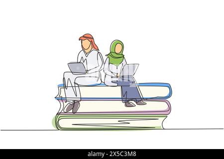 Linea singola continua che disegna coppia araba con un laptop seduto su una pila di libri insieme. Freelance, apprendimento a distanza, corsi online, studio. O Illustrazione Vettoriale