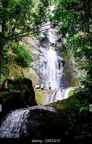 La splendida cascata di dolo. Dolo è una delle cascate di Kediri Foto Stock