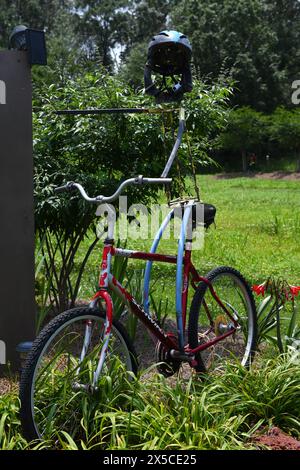 Andare in bicicletta a Ridgeland, Mississippi. Foto Stock