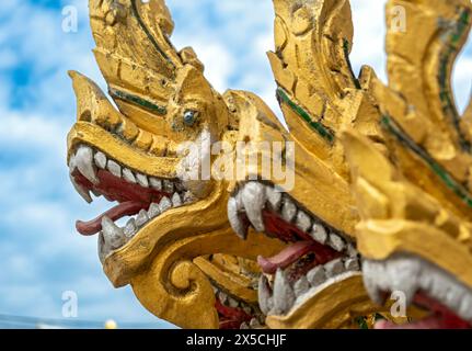 Divinità Naga a Wat Nong Sikhounmuang, Luang Prabang, Laos Foto Stock