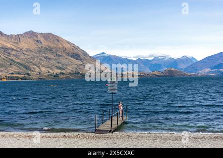 Lungolago in autunno, Wānaka, Otago, Isola del Sud, nuova Zelanda Foto Stock