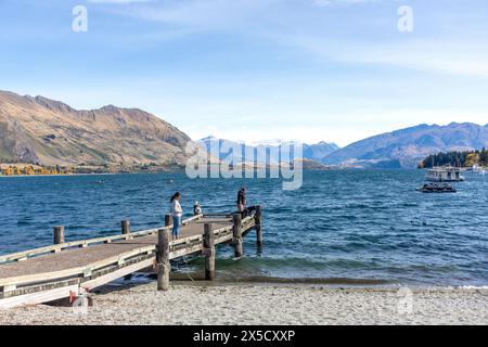 Lungolago in autunno, Wānaka, Otago, Isola del Sud, nuova Zelanda Foto Stock
