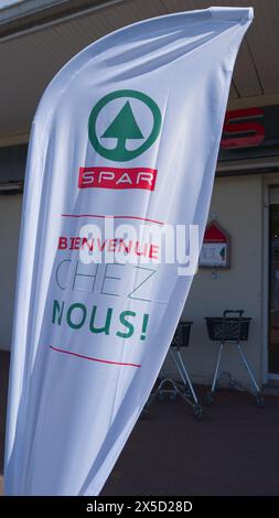 Bordeaux , Francia - 04 24 2024 : testo del cartello a longheroni e logo della facciata sul negozio di bandiera supermercato mercato mercato locale Foto Stock