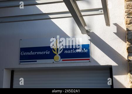 Bordeaux , Francia - 05 01 2024 : gendarmerie nationale testo insegna marchio logo francia significa muro di polizia militare francese facciata ingresso uffici Foto Stock