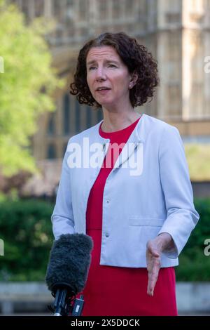 Londra, Inghilterra, Regno Unito. 9 maggio 2024. La presidente del Partito Laburista ANNELIESE DODDS è vista fuori dalla BBC mentre appare negli spettacoli per la colazione. (Credit Image: © Tayfun Salci/ZUMA Press Wire) SOLO PER USO EDITORIALE! Non per USO commerciale! Foto Stock