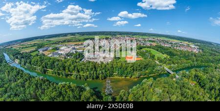 Vista sul paesaggio boscoso delle pianure alluvionali di Iller tra Illertissen e Dietenheim Foto Stock