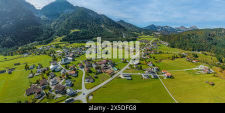 La regione intorno al comune tirolese di Heiterwang nella valle di Zwischentoren dall'alto Foto Stock