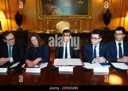 Il primo ministro Rishi Sunak presiede un incontro con i vice cancellieri di alcune delle principali università del paese e rappresentanti dell'Unione degli studenti ebrei a Downing Street, Londra, per discutere gli sforzi per affrontare l'antisemitismo nel campus e proteggere gli studenti ebrei. Data foto: Giovedì 9 maggio 2024. Foto Stock