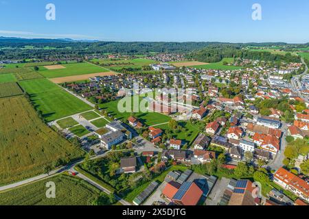 Vista aerea di Feldkirchen-Westerham vicino a Rosenheim nella valle di Mangfall Foto Stock