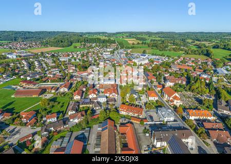 Vista aerea di Feldkirchen-Westerham vicino a Rosenheim nella valle di Mangfall Foto Stock