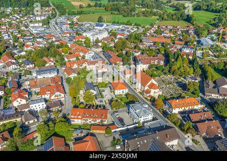 Vista aerea di Feldkirchen-Westerham vicino a Rosenheim nella valle di Mangfall Foto Stock