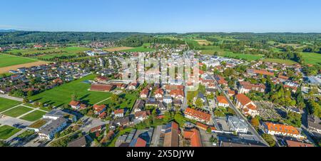 Vista aerea di Feldkirchen-Westerham vicino a Rosenheim nella valle di Mangfall Foto Stock