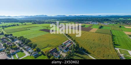 Vista aerea di Feldkirchen-Westerham vicino a Rosenheim nella valle di Mangfall Foto Stock