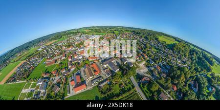 Vista aerea di Feldkirchen-Westerham vicino a Rosenheim nella valle di Mangfall Foto Stock