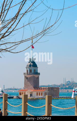 Kiz Kulesi o Torre della Vergine a Istanbul. Visita Istanbul Concept foto verticale di sfondo. Foto Stock