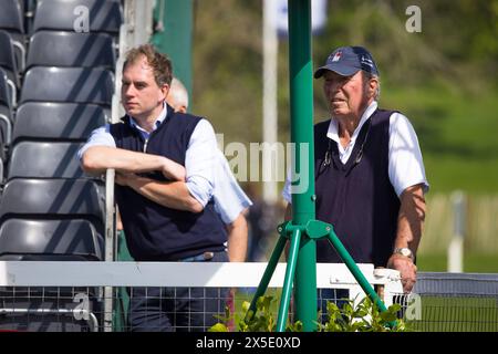 Badminton, Regno Unito. 9 maggio 2024. Zara Tindall completa il suo Dressage test alle Mars Badminton Horse Trials, osservata da suo padre, il capitano Mark Phillips, quattro volte vincitore del prestigioso evento. Zara Riding Her Horse Class Affair ha completato il test con un punteggio accreditabile di 63,70 crediti: David Betteridge/Alamy Live News Foto Stock