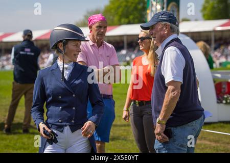 Badminton, Regno Unito. 9 maggio 2024. Zara Tindall completa il suo Dressage test alle Mars Badminton Horse Trials, osservata da suo padre, il capitano Mark Phillips, quattro volte vincitore del prestigioso evento. Zara Riding Her Horse Class Affair ha completato il test con un punteggio accreditabile di 63,70 crediti: David Betteridge/Alamy Live News Foto Stock