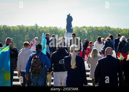 2024-05-09, Berlino, das Sowjetische Ehrenmal a Treptow. Gedenken an das Ende des 2. Weltkrieg vor 79 Jahren. *** 2024 05 09,Berlino,il memoriale sovietico a Treptow che commemora la fine della seconda guerra mondiale 79 anni fa Foto Stock