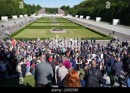 2024-05-09, Berlino, das Sowjetische Ehrenmal a Treptow. Gedenken an das Ende des 2. Weltkrieg vor 79 Jahren. *** 2024 05 09,Berlino,il memoriale sovietico a Treptow che commemora la fine della seconda guerra mondiale 79 anni fa Foto Stock